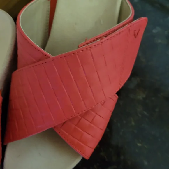 Vionic Woven Wedge Sandals - Picture 3 of 8